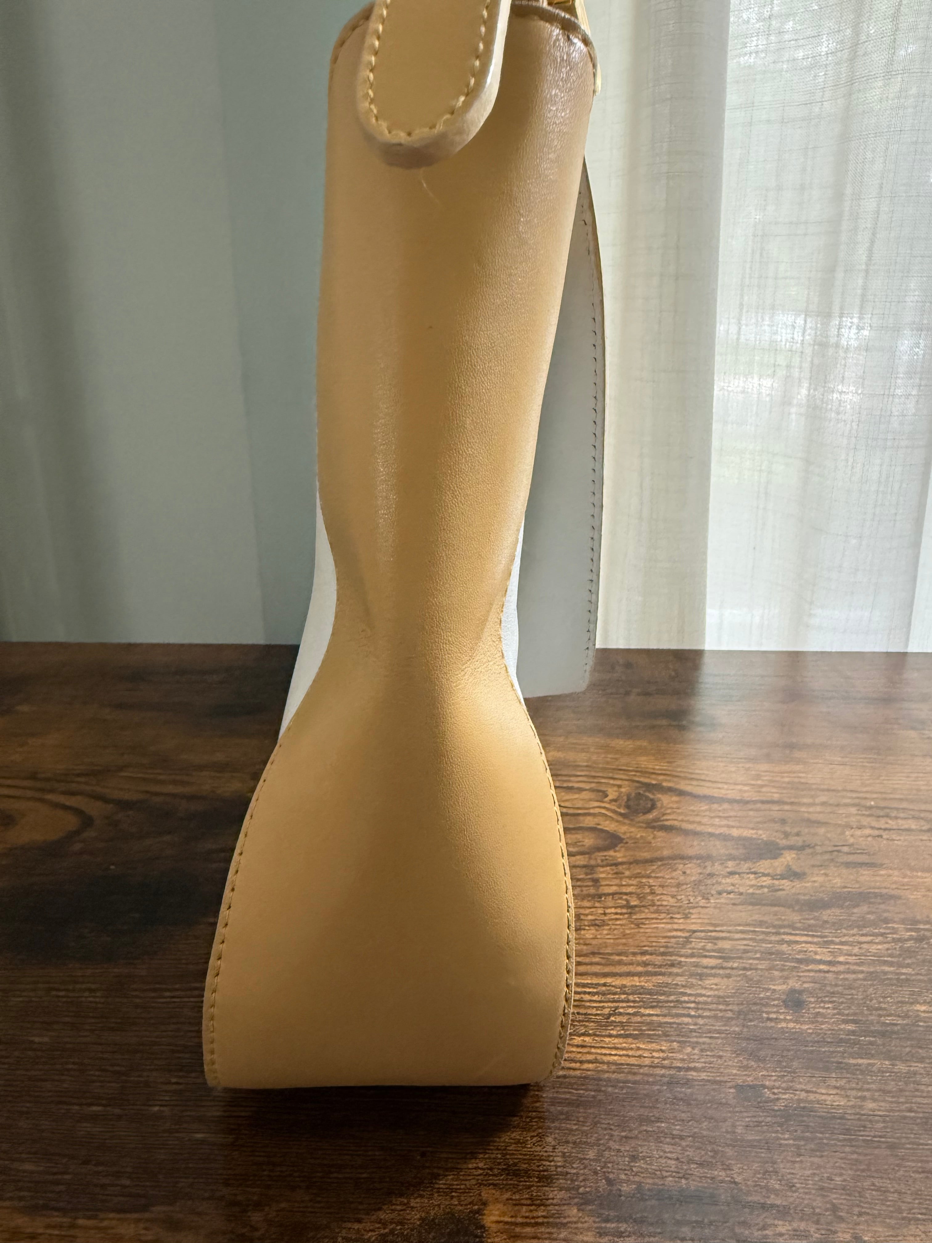 Bruno Magli Ivory Camel Leather Shoulder Bag Small Hobo Italy Gold Hardware Minimalist Y2K