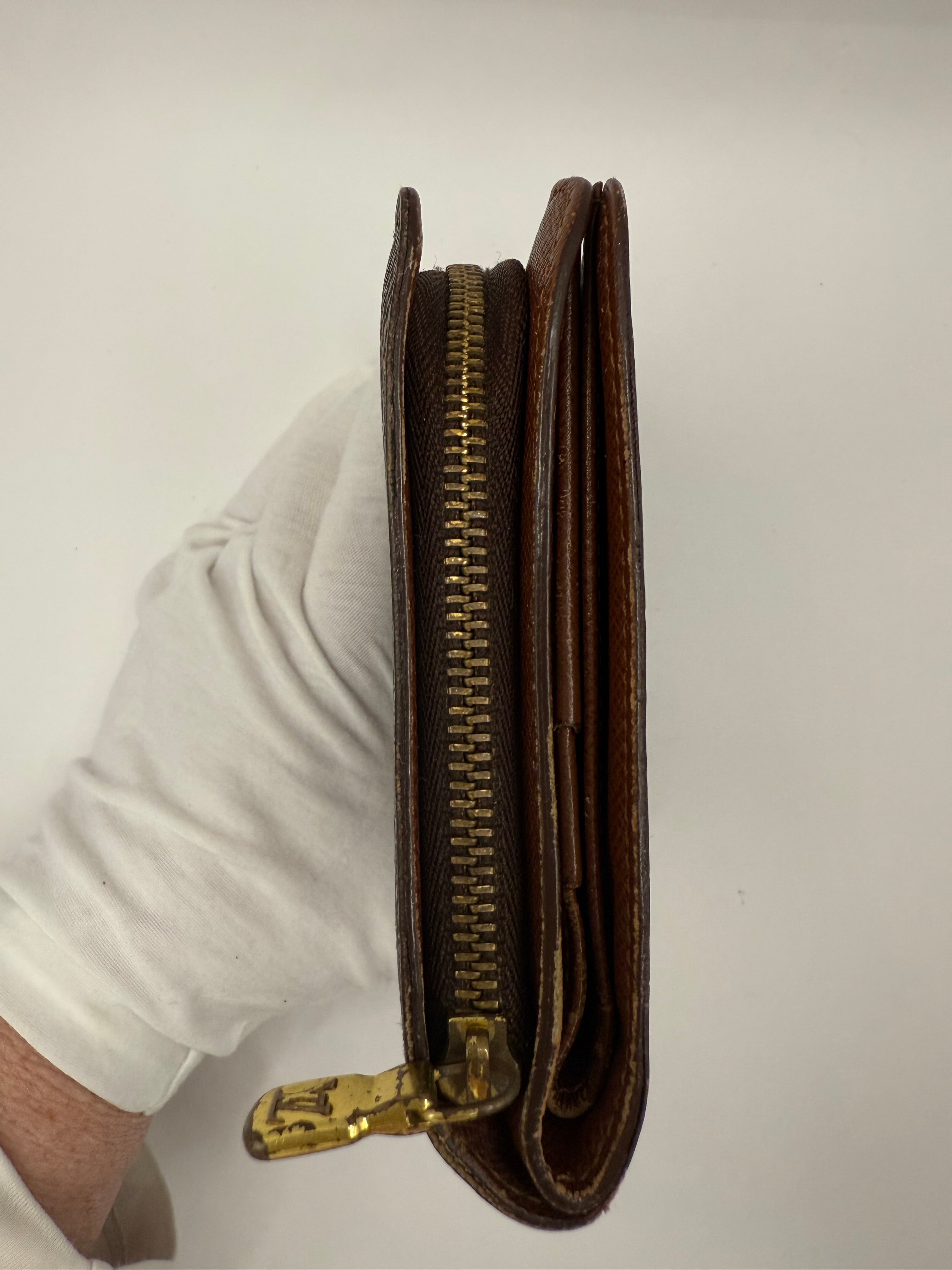 Louis Vuitton Monogram Compact Zip Wallet / Agenda-style Wallet