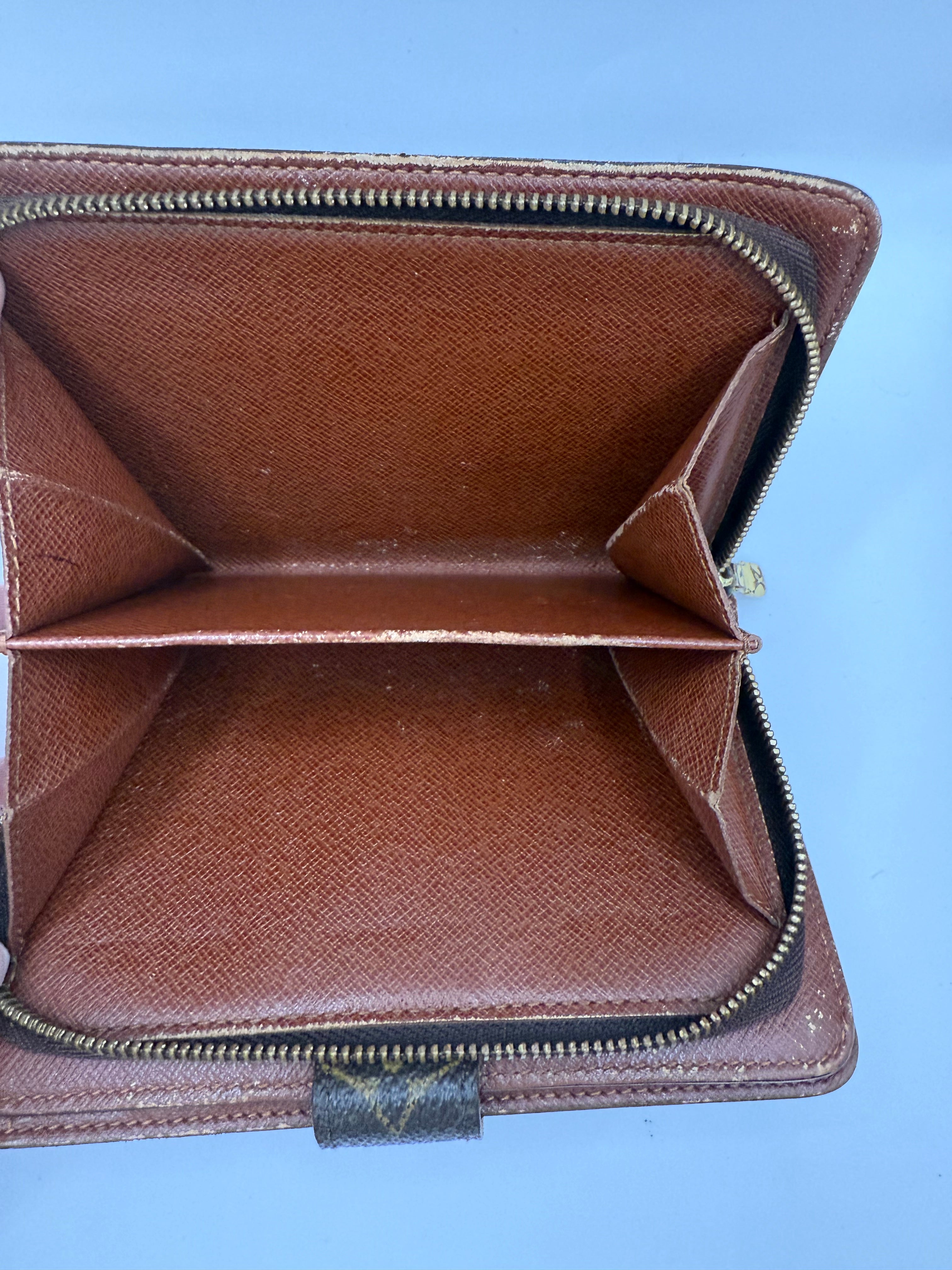 Louis Vuitton Monogram Compact Zip Wallet / Agenda-style Wallet