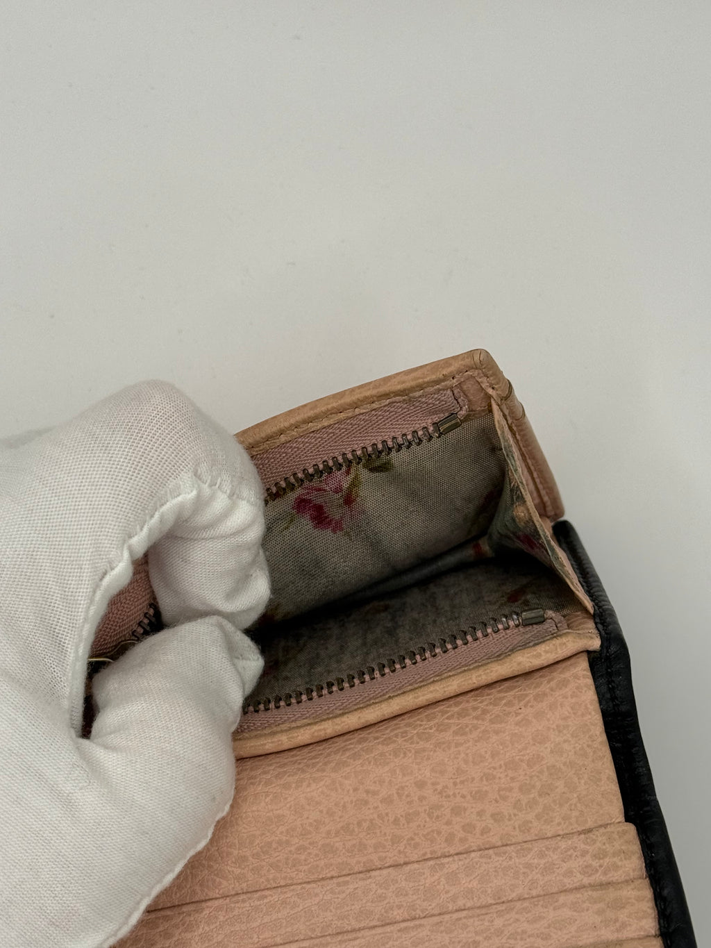 Gucci GG Marmont Bow Mini Wallet – Black Leather with Floral Interior