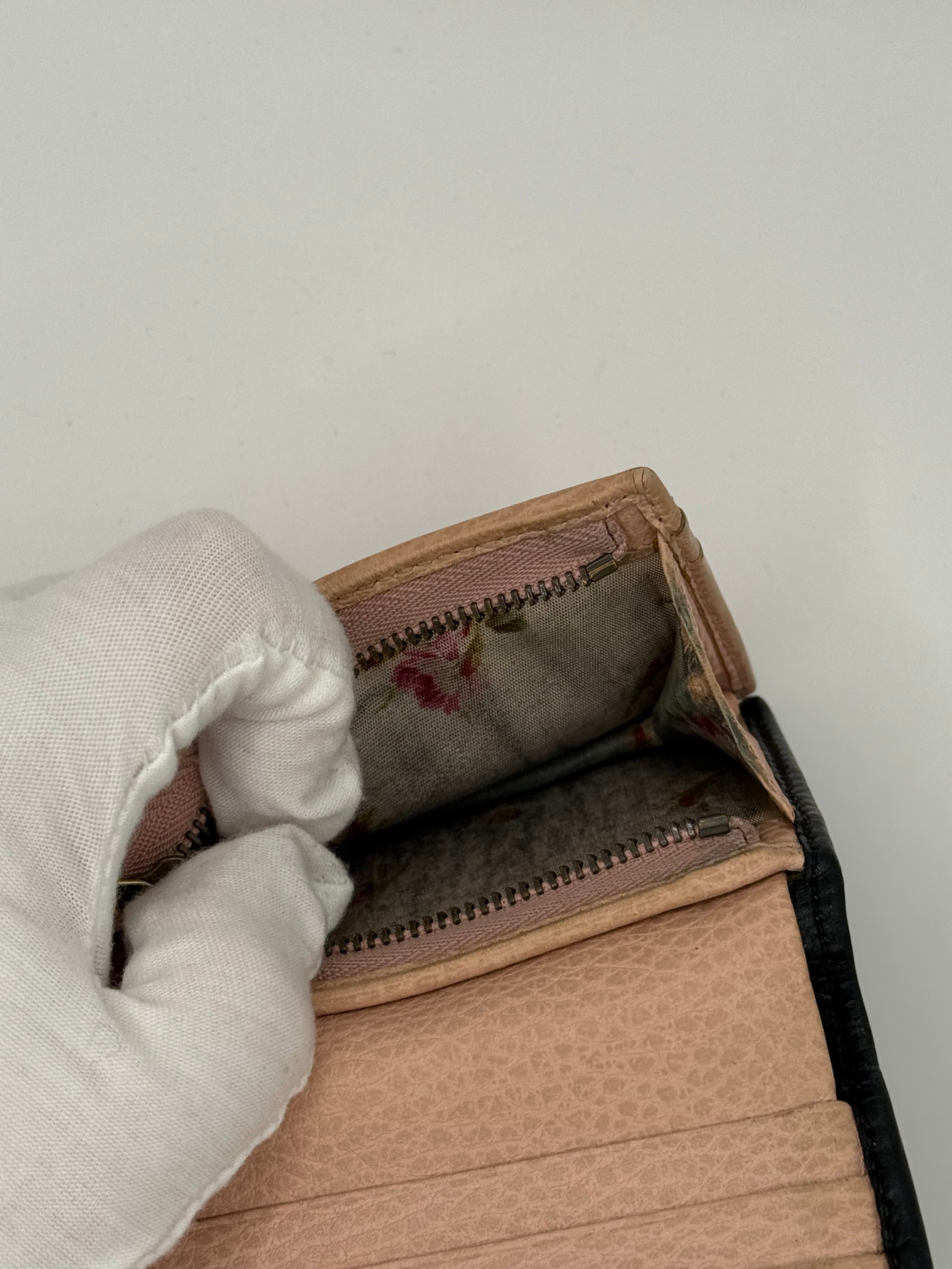 Gucci GG Marmont Bow Mini Wallet – Black Leather with Floral Interior