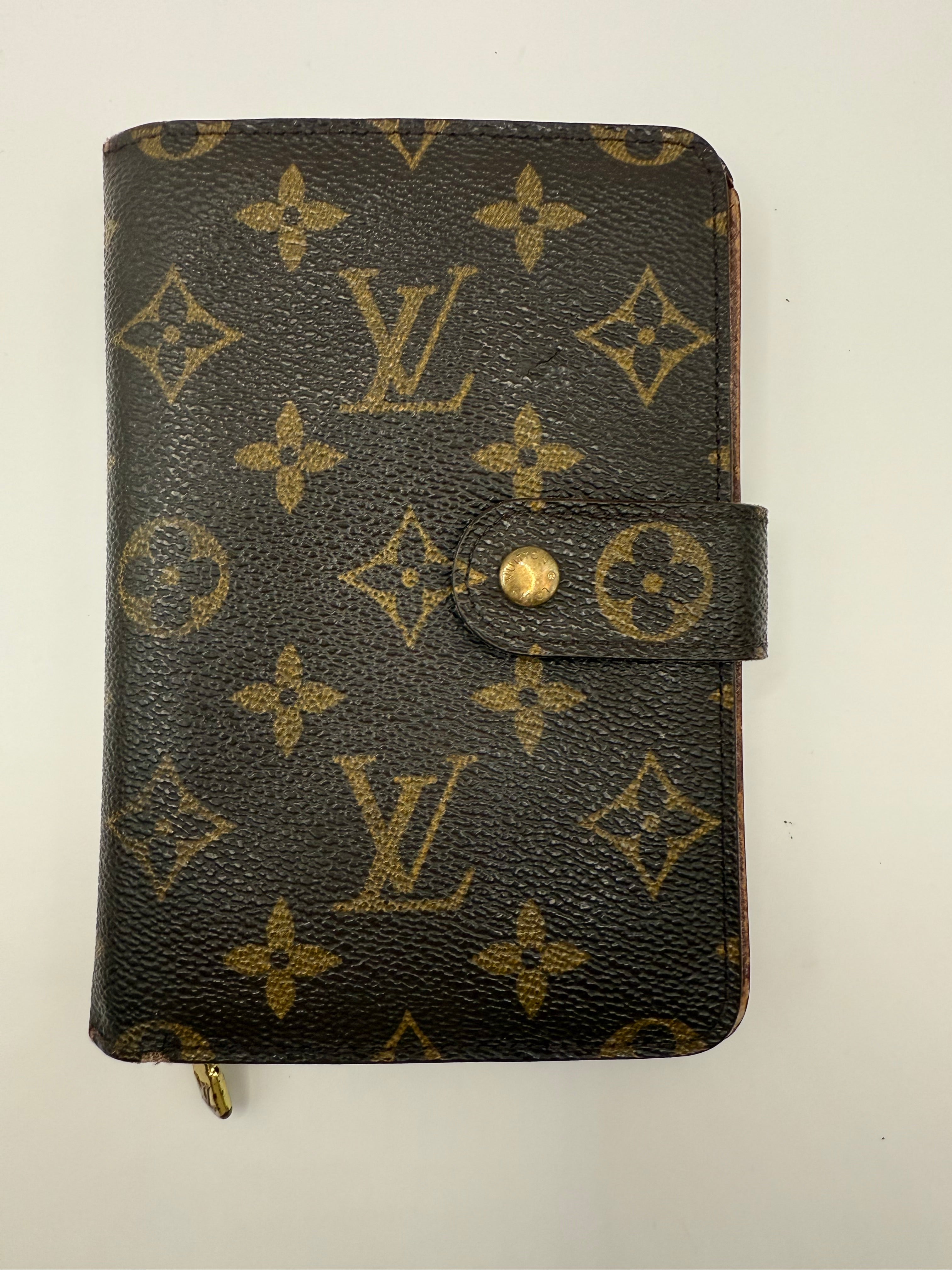 Louis Vuitton Monogram Compact Zip Wallet / Agenda-style Wallet