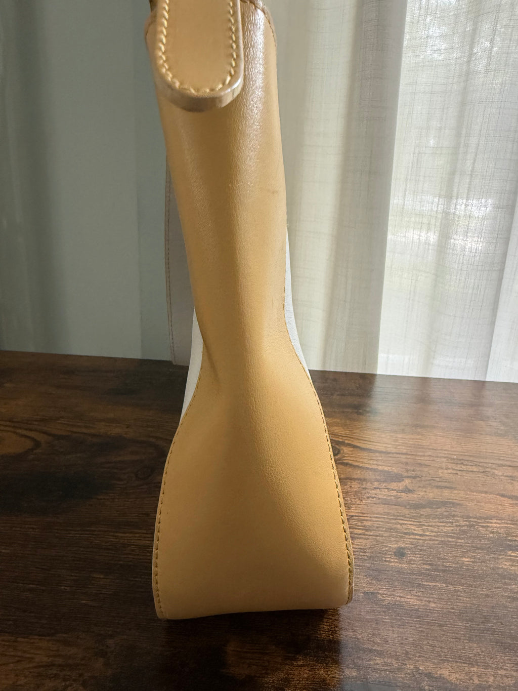 Bruno Magli Ivory Camel Leather Shoulder Bag Small Hobo Italy Gold Hardware Minimalist Y2K