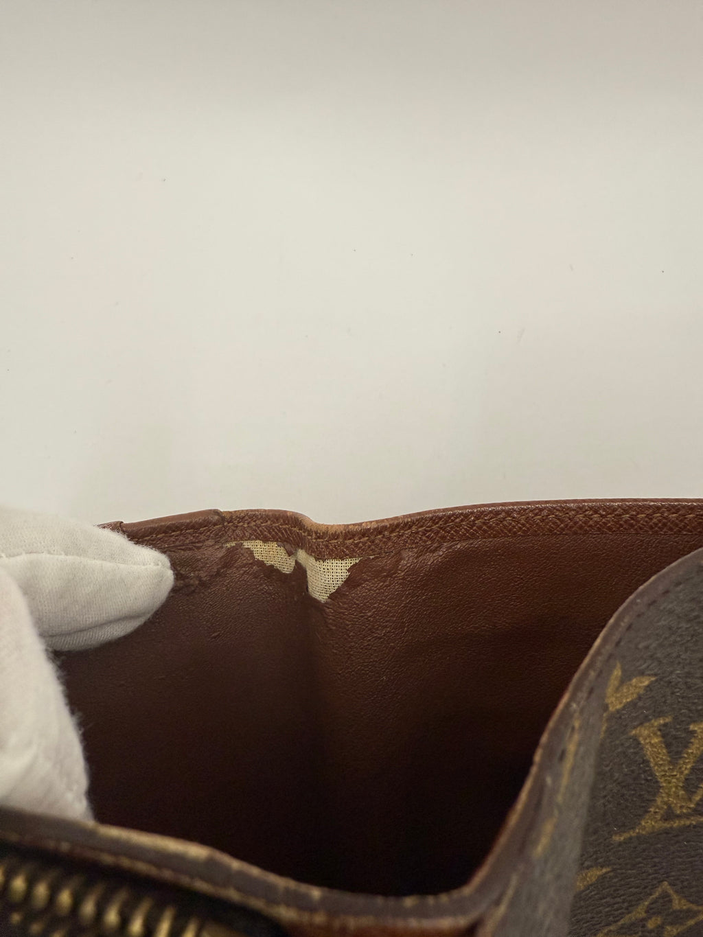 Louis Vuitton Monogram Compact Zip Wallet / Agenda-style Wallet