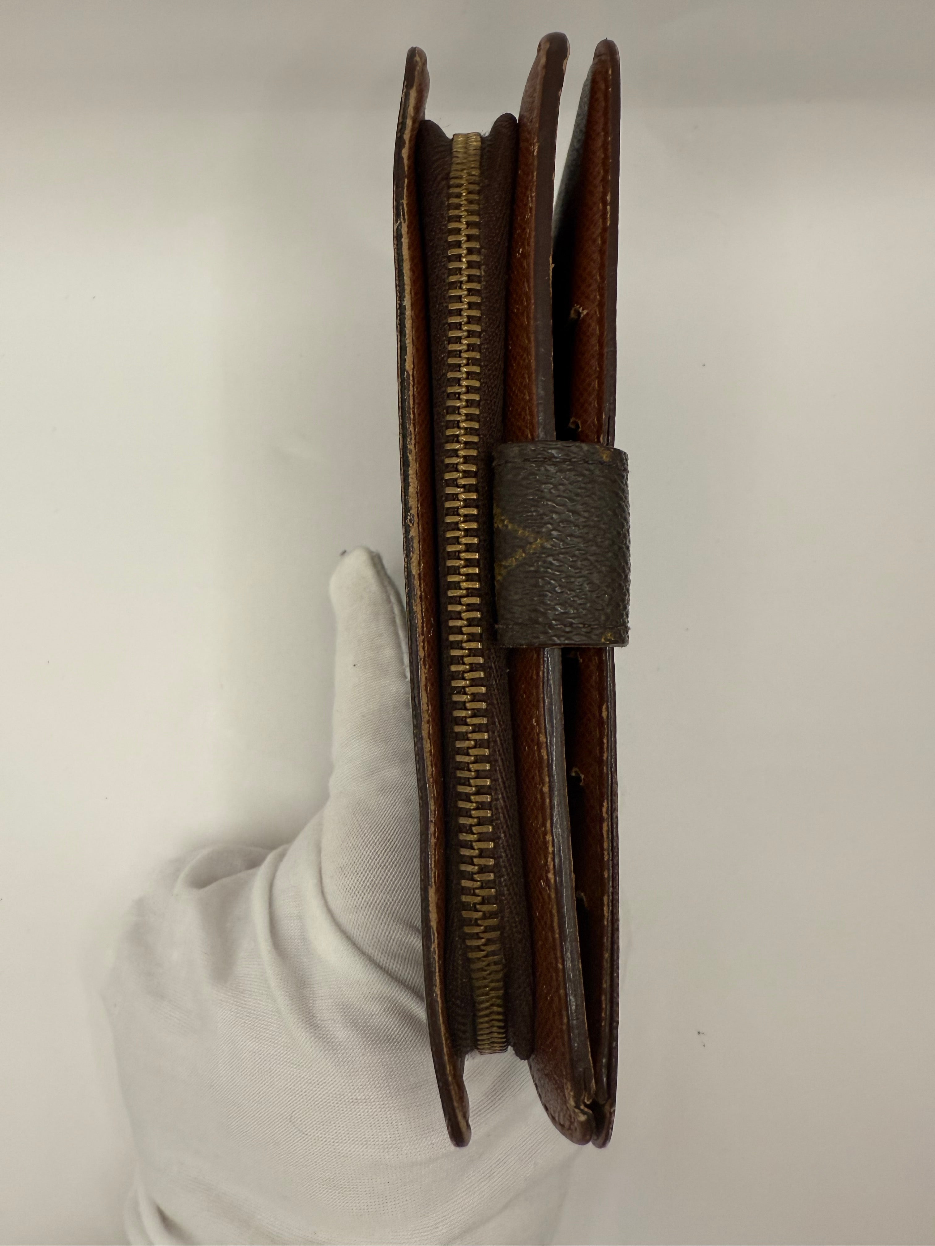 Louis Vuitton Monogram Compact Zip Wallet / Agenda-style Wallet