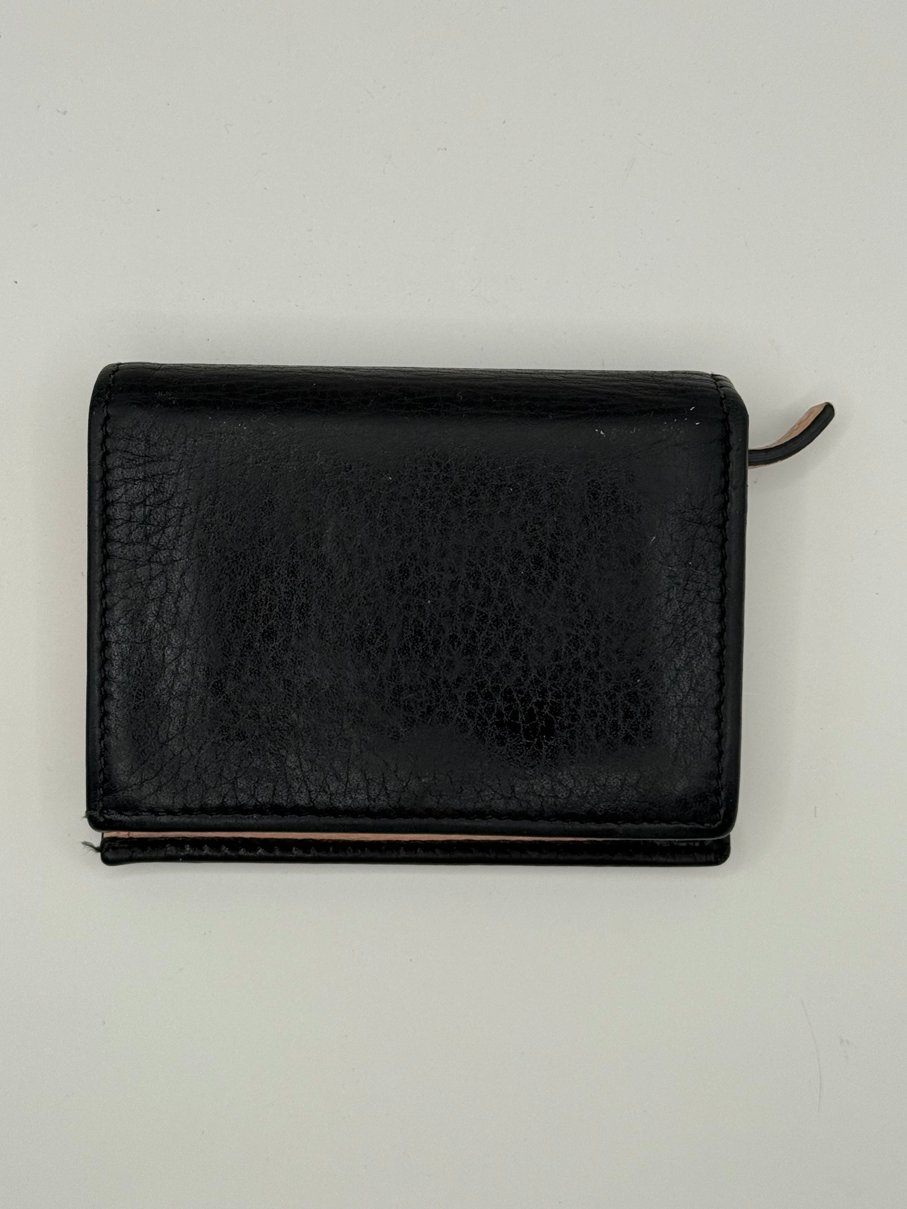 Gucci GG Marmont Bow Mini Wallet – Black Leather with Floral Interior