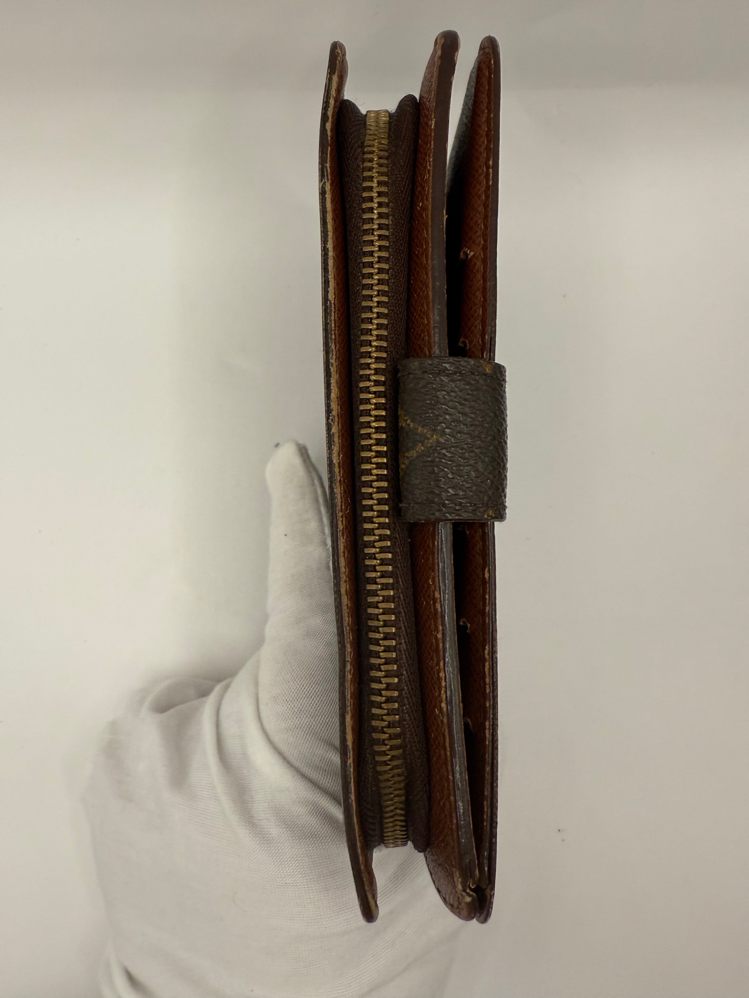 Louis Vuitton Monogram Compact Zip Wallet / Agenda-style Wallet