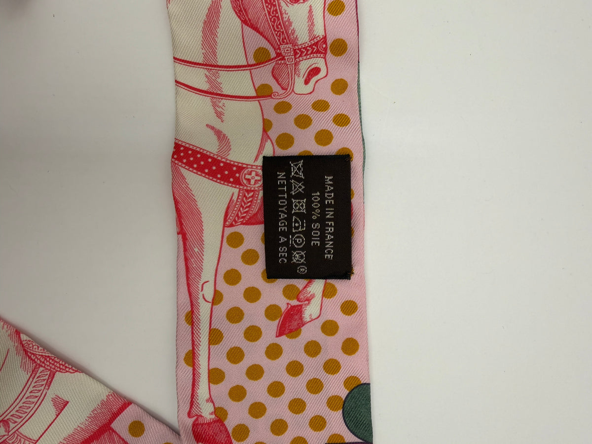 Hermès Cavalier en Formes Silk Twilly – Pink Multicolor