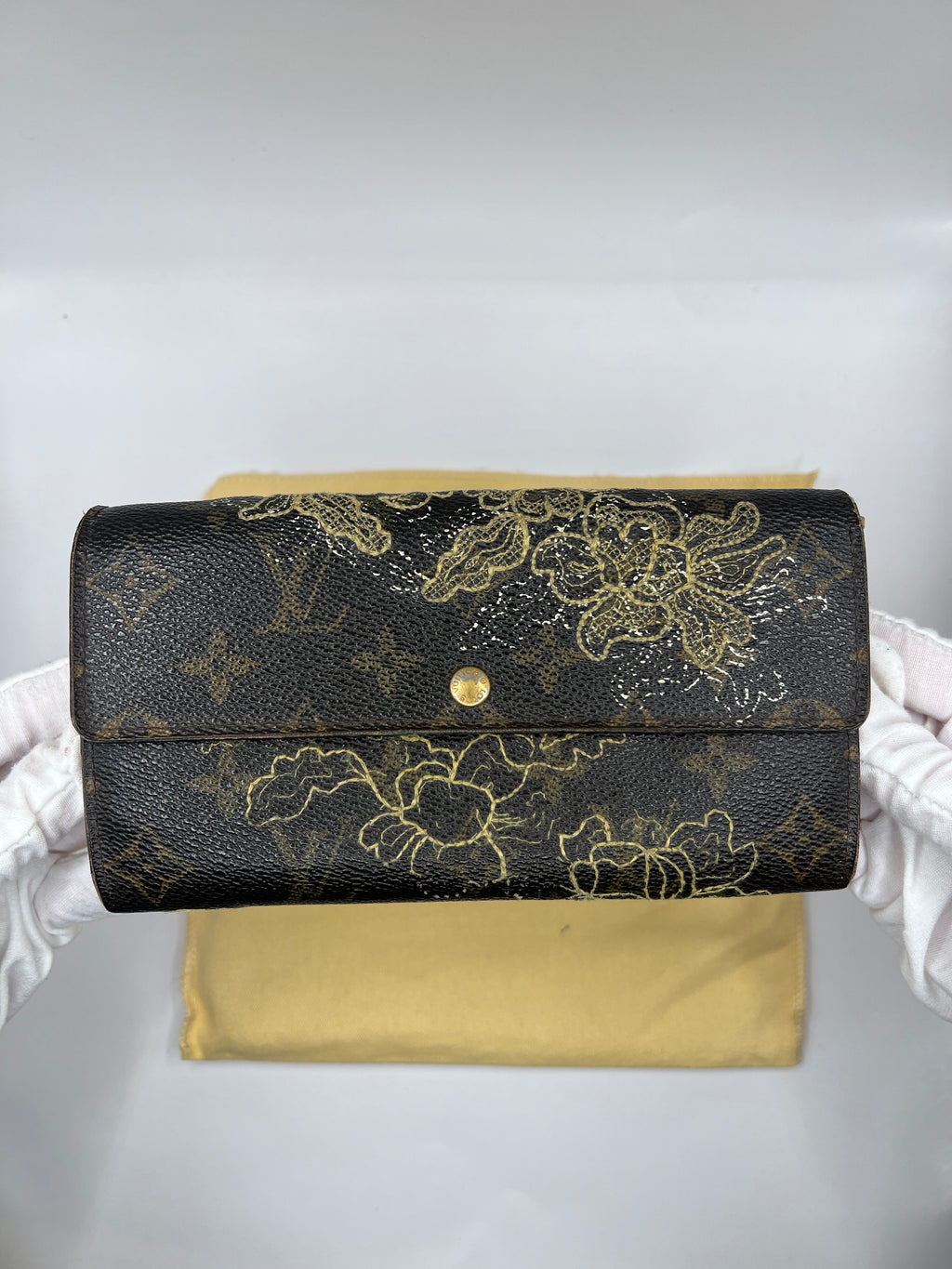 Louis Vuitton Limited Edition Monogram Dentelle Sarah Wallet