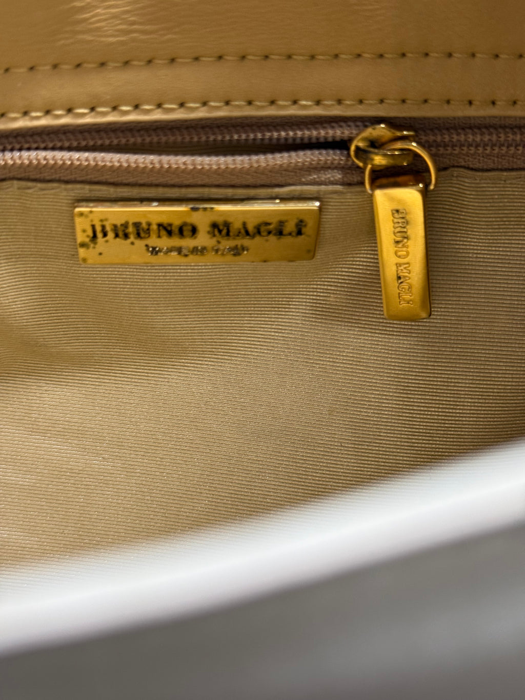Bruno Magli Ivory Camel Leather Shoulder Bag Small Hobo Italy Gold Hardware Minimalist Y2K