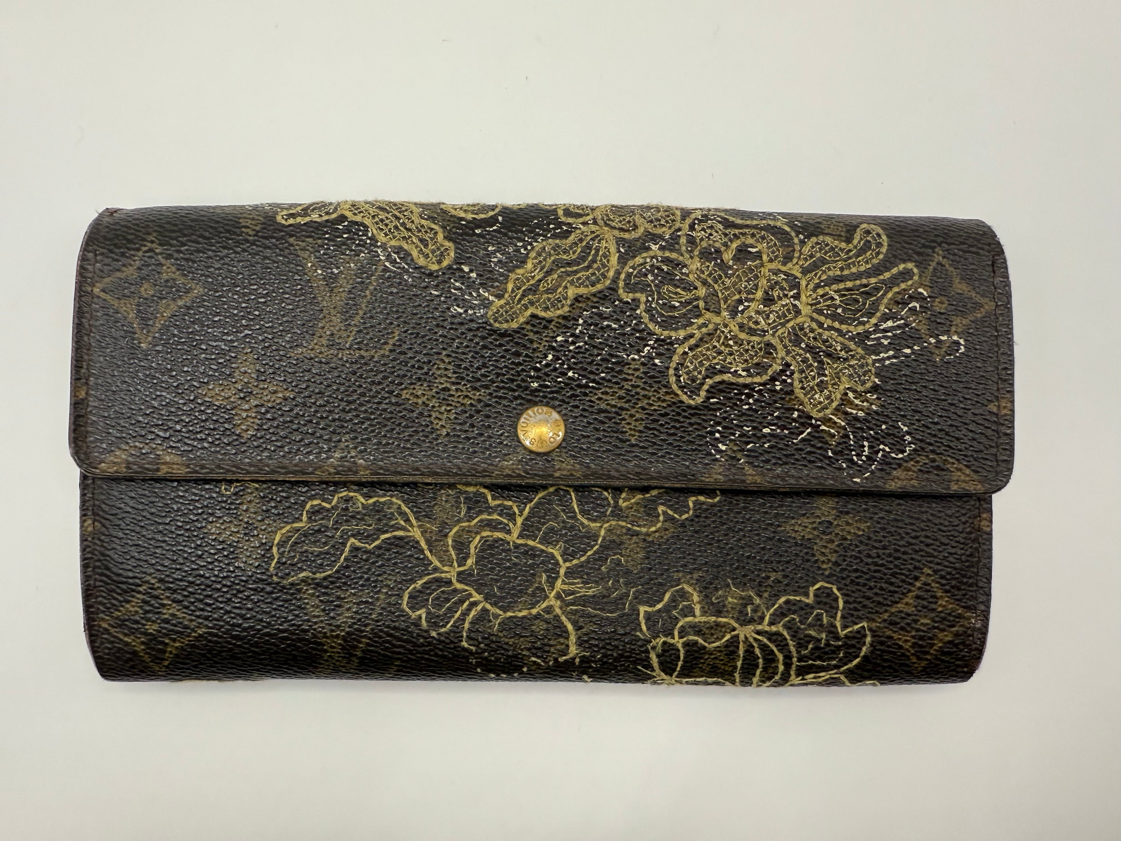 Louis Vuitton Limited Edition Monogram Dentelle Sarah Wallet