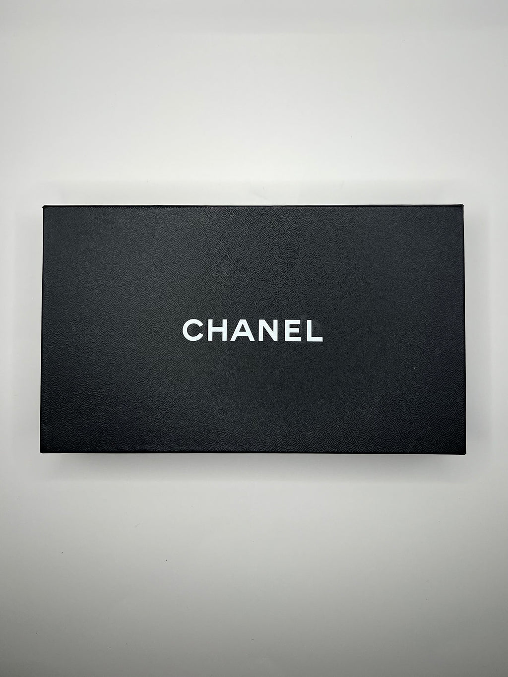 Chanel Long Wallet — Interlocking CC in Beige Caviar with Kiss-Lock Frame