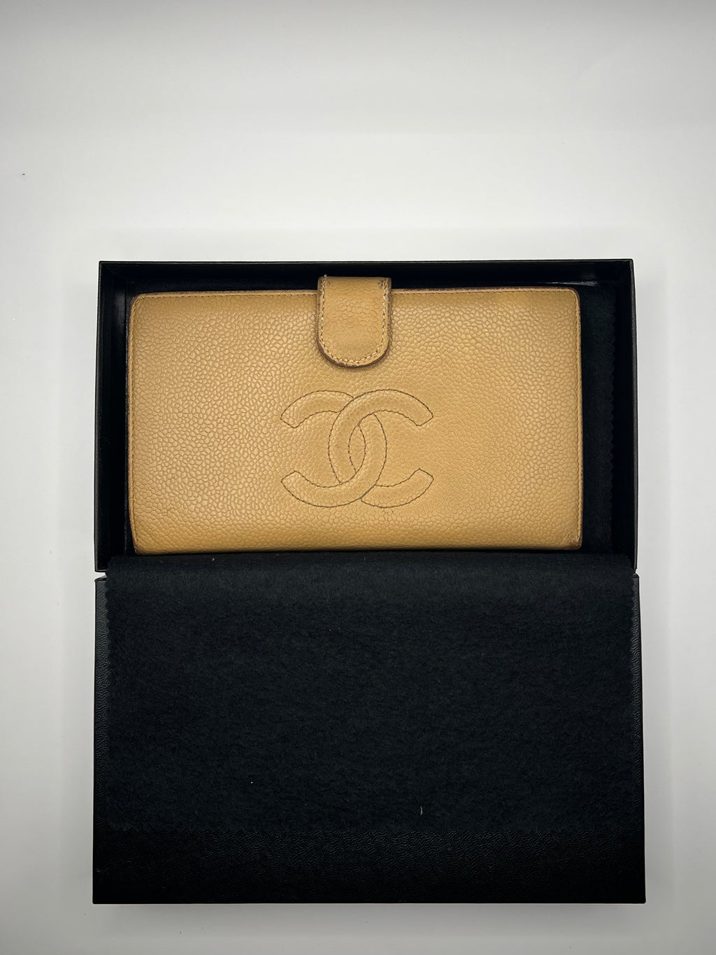 Chanel Long Wallet — Interlocking CC in Beige Caviar with Kiss-Lock Frame