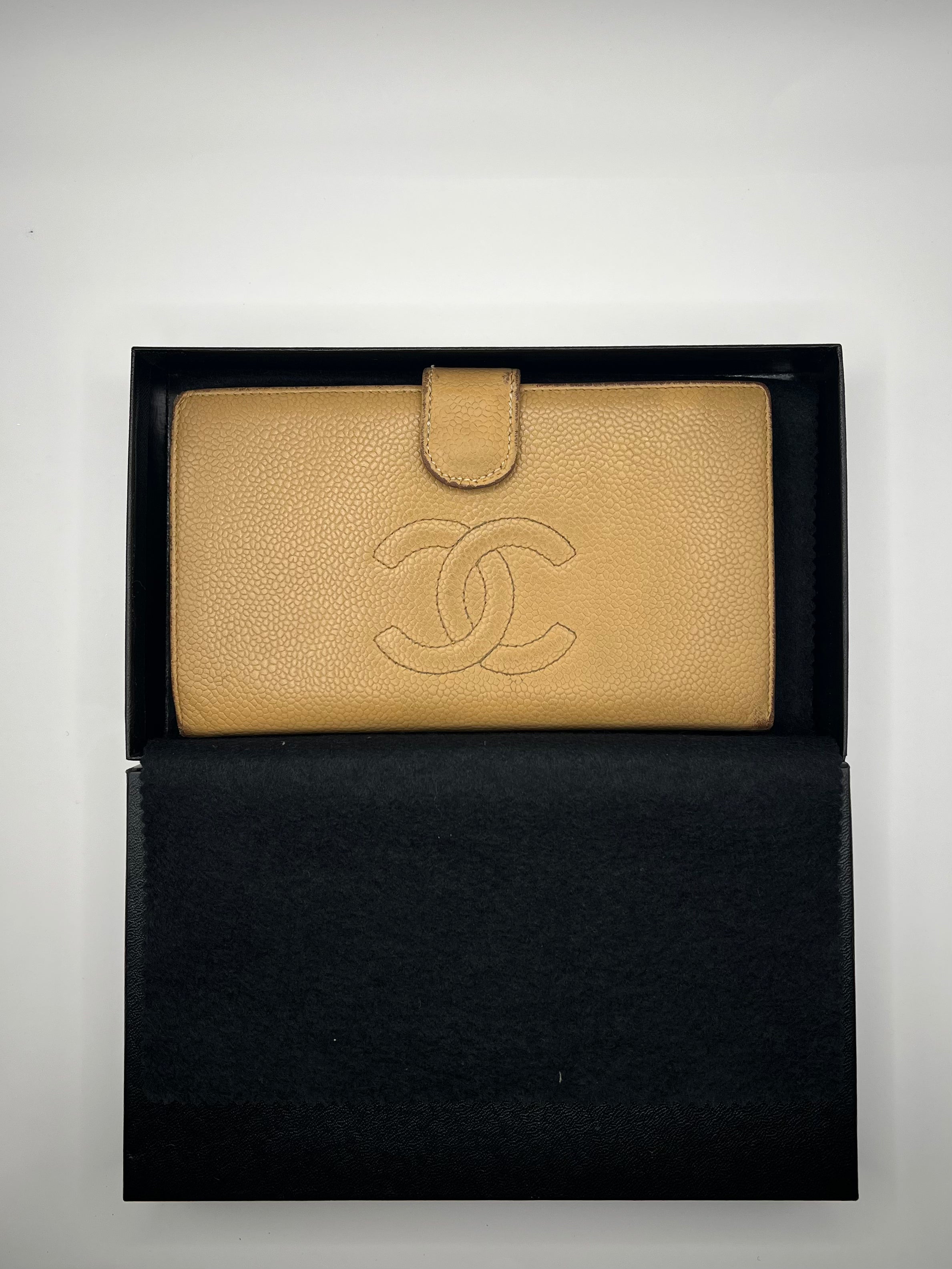 Chanel Long Wallet — Interlocking CC in Beige Caviar with Kiss-Lock Frame