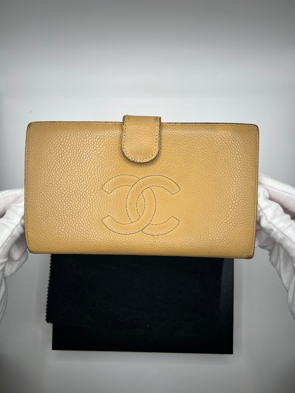 Chanel Long Wallet — Interlocking CC in Beige Caviar with Kiss-Lock Frame