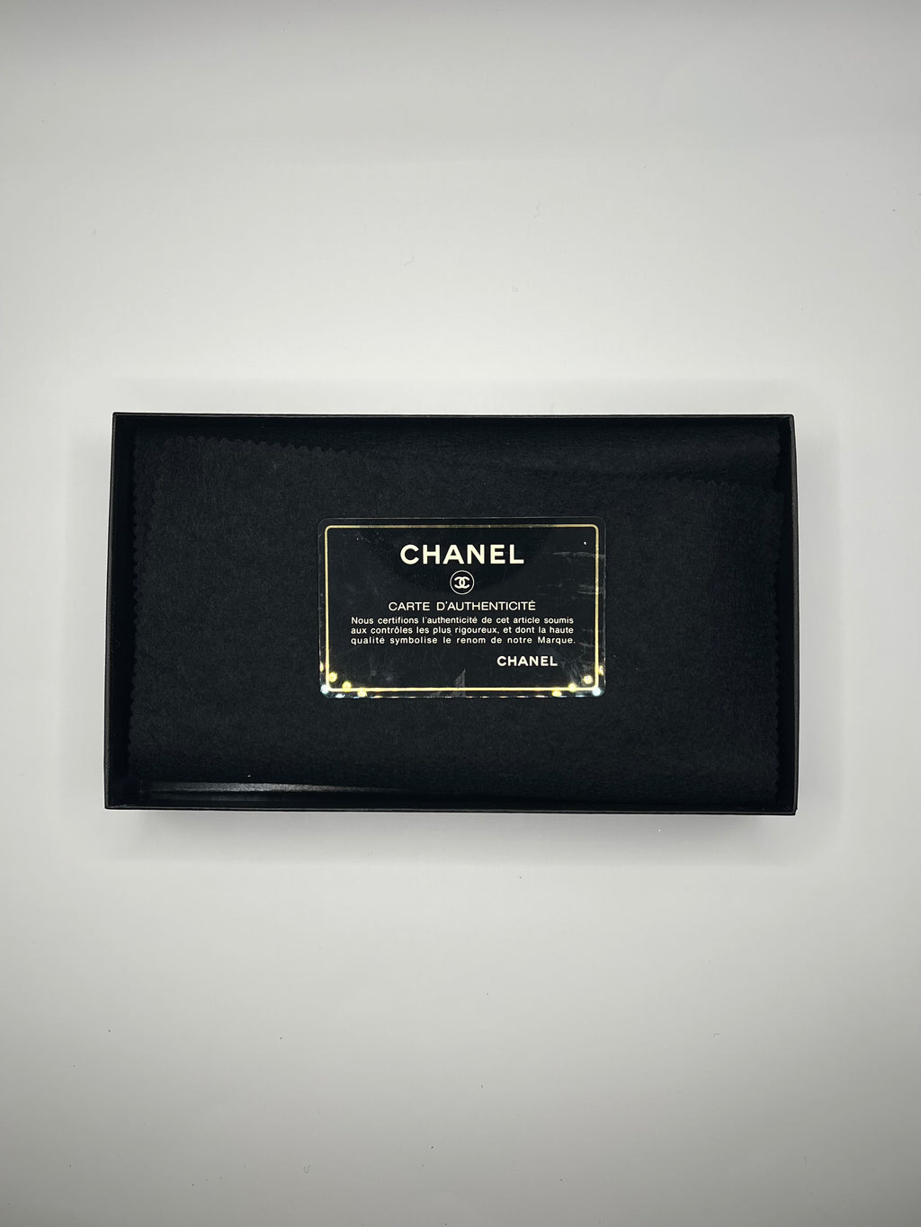 Chanel Long Wallet — Interlocking CC in Beige Caviar with Kiss-Lock Frame