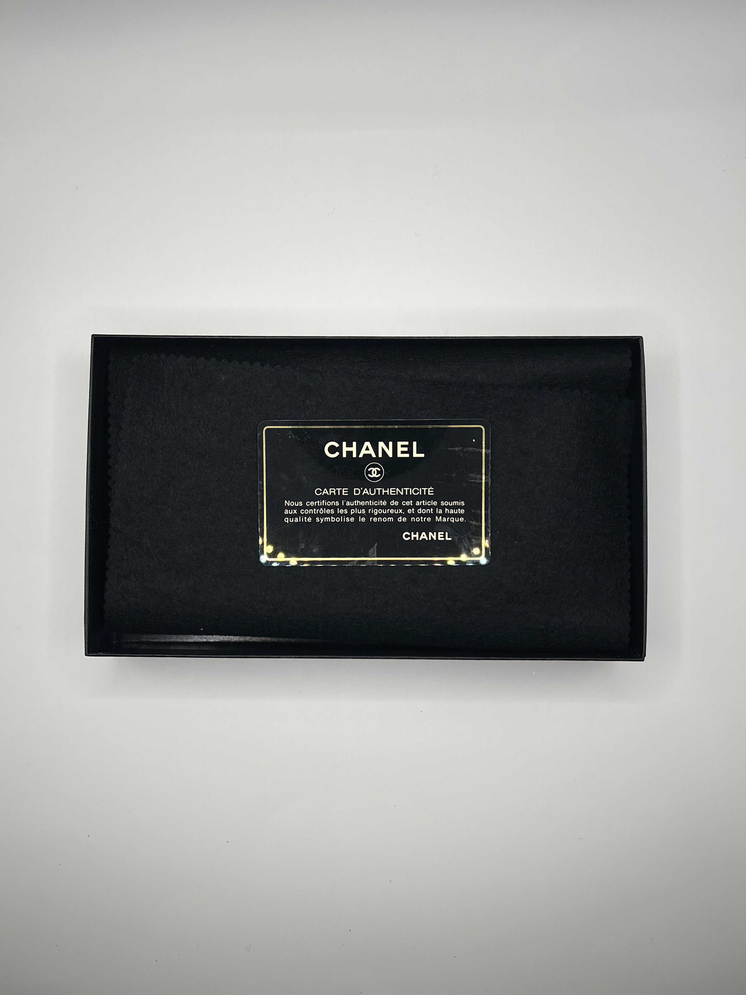 Chanel Long Wallet — Interlocking CC in Beige Caviar with Kiss-Lock Frame