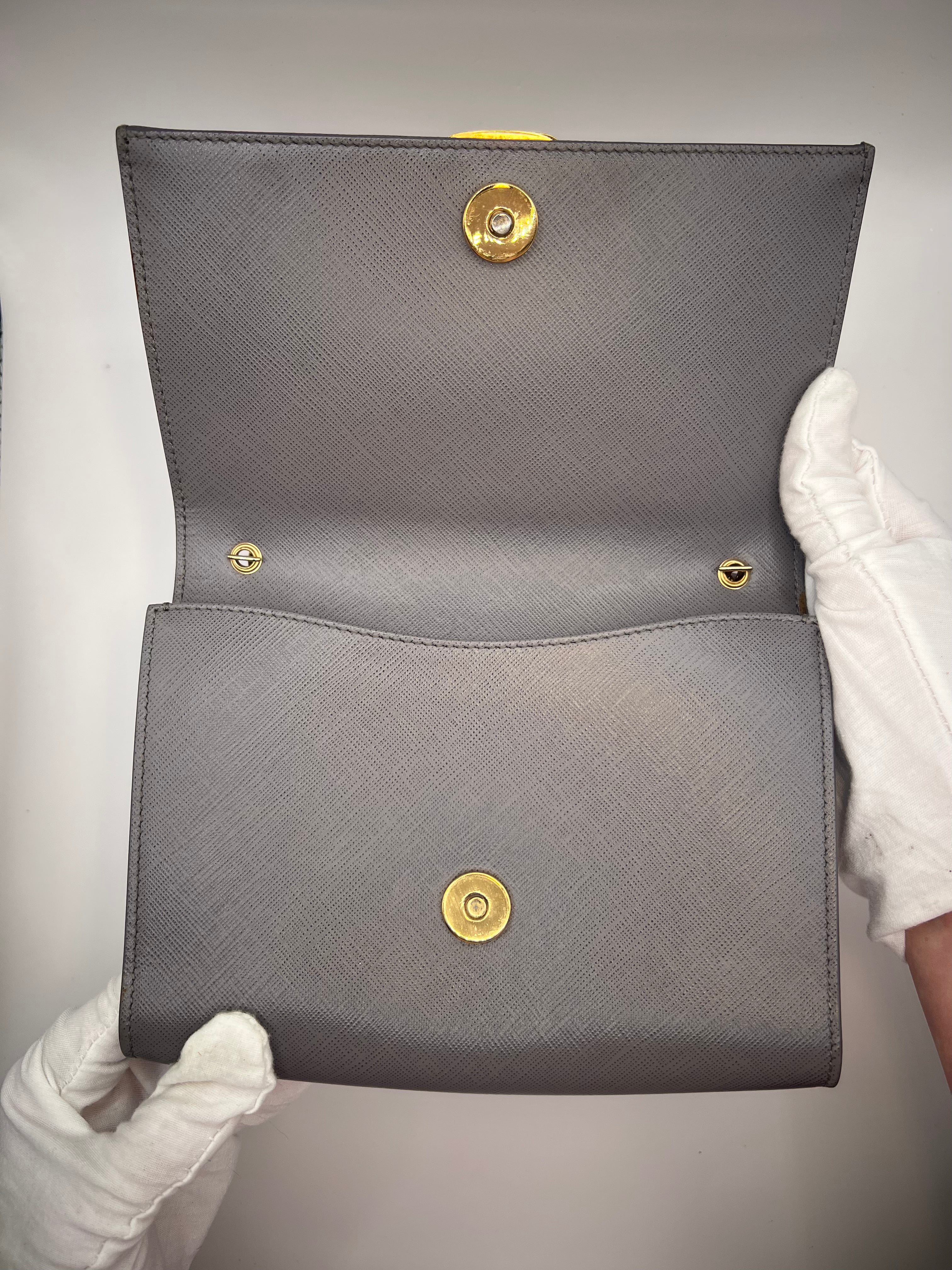 Salvatore Ferragamo Vara Bow Shoulder Bag – Gray Leather