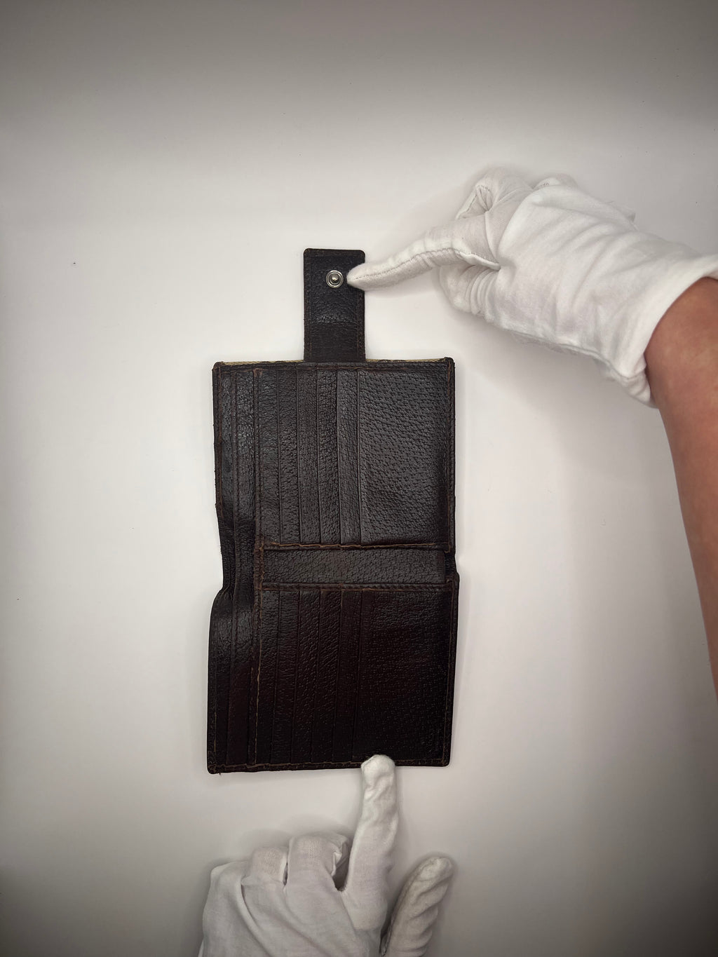 Gucci GG Supreme Canvas Bifold Wallet with Silver Logo Bar