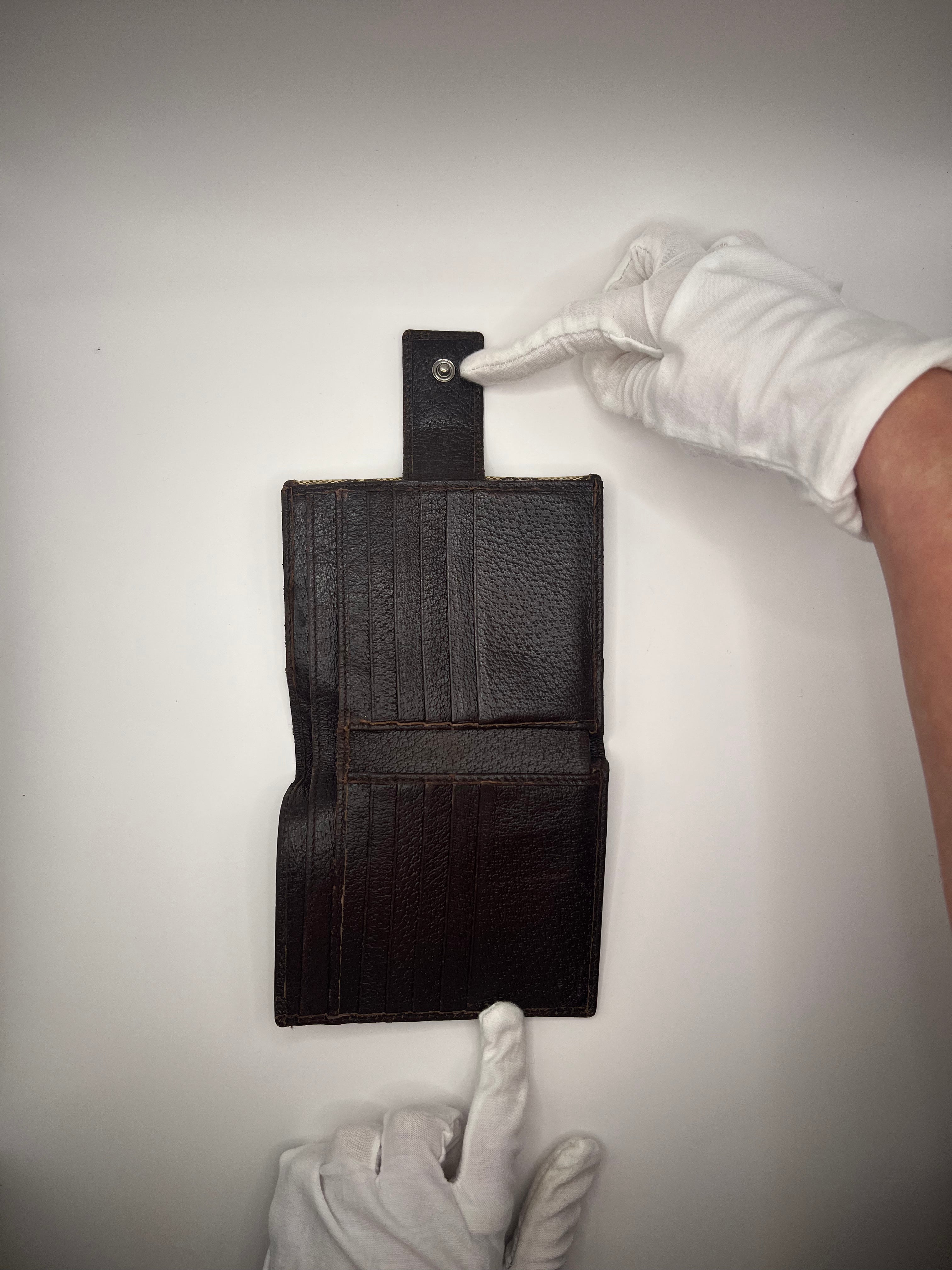 Gucci GG Supreme Canvas Bifold Wallet with Silver Logo Bar