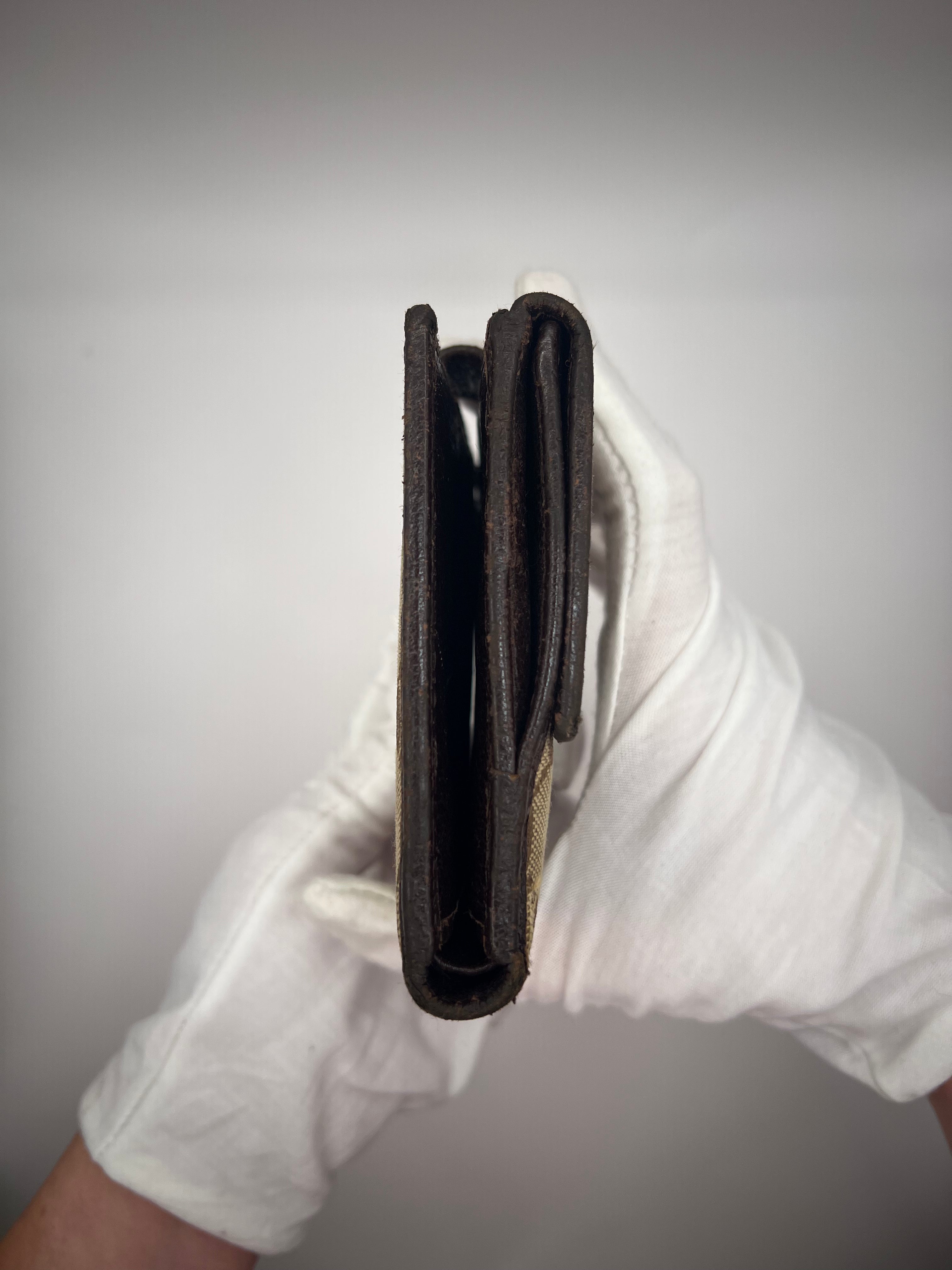 Gucci GG Supreme Canvas Bifold Wallet with Silver Logo Bar