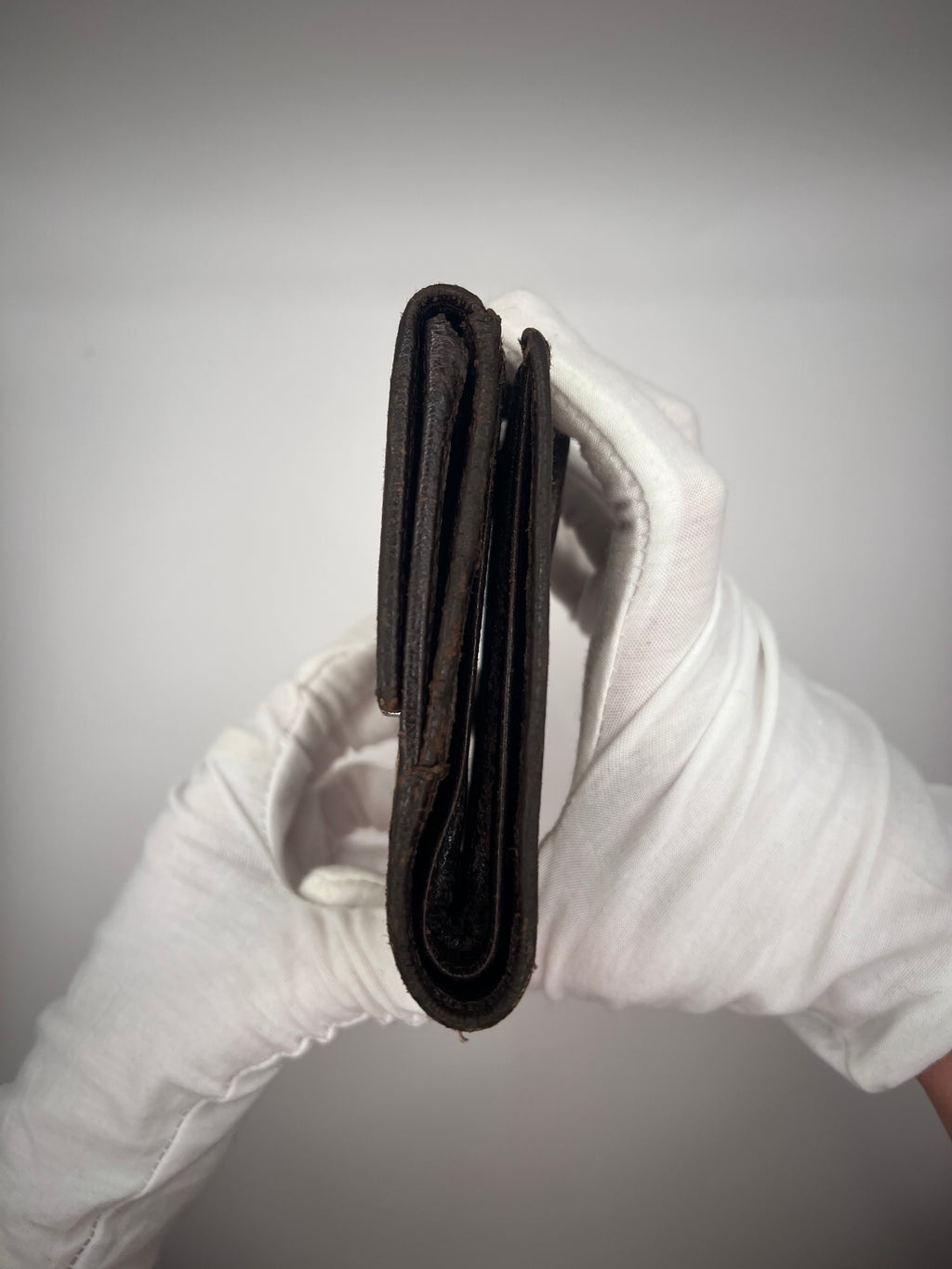 Gucci GG Supreme Canvas Bifold Wallet with Silver Logo Bar