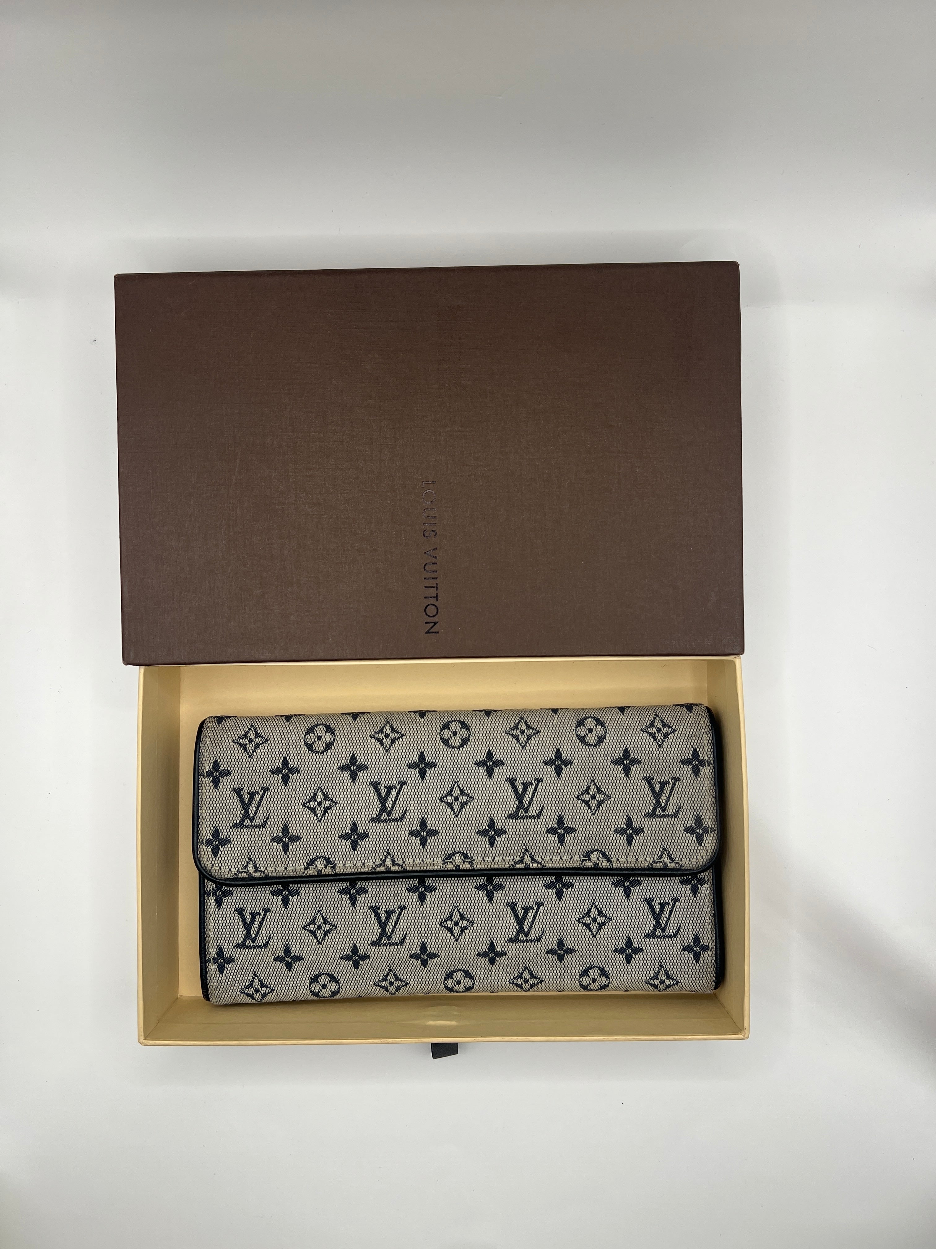 Louis Vuitton Monogram Mini Lin Sarah Wallet with Chain