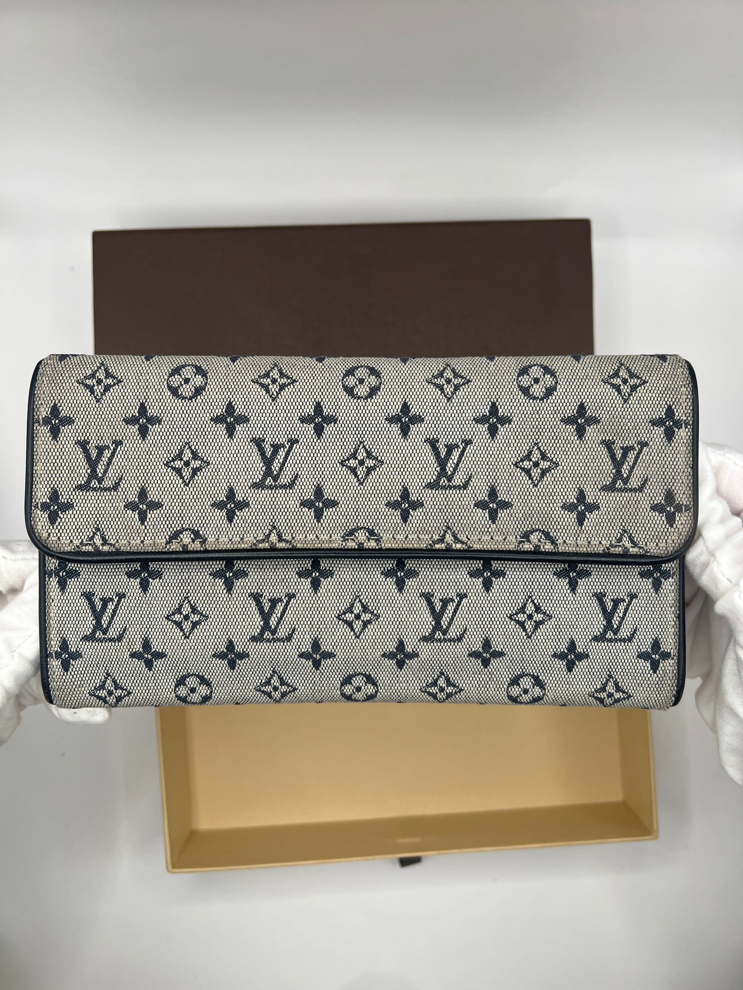 Louis Vuitton Monogram Mini Lin Sarah Wallet with Chain