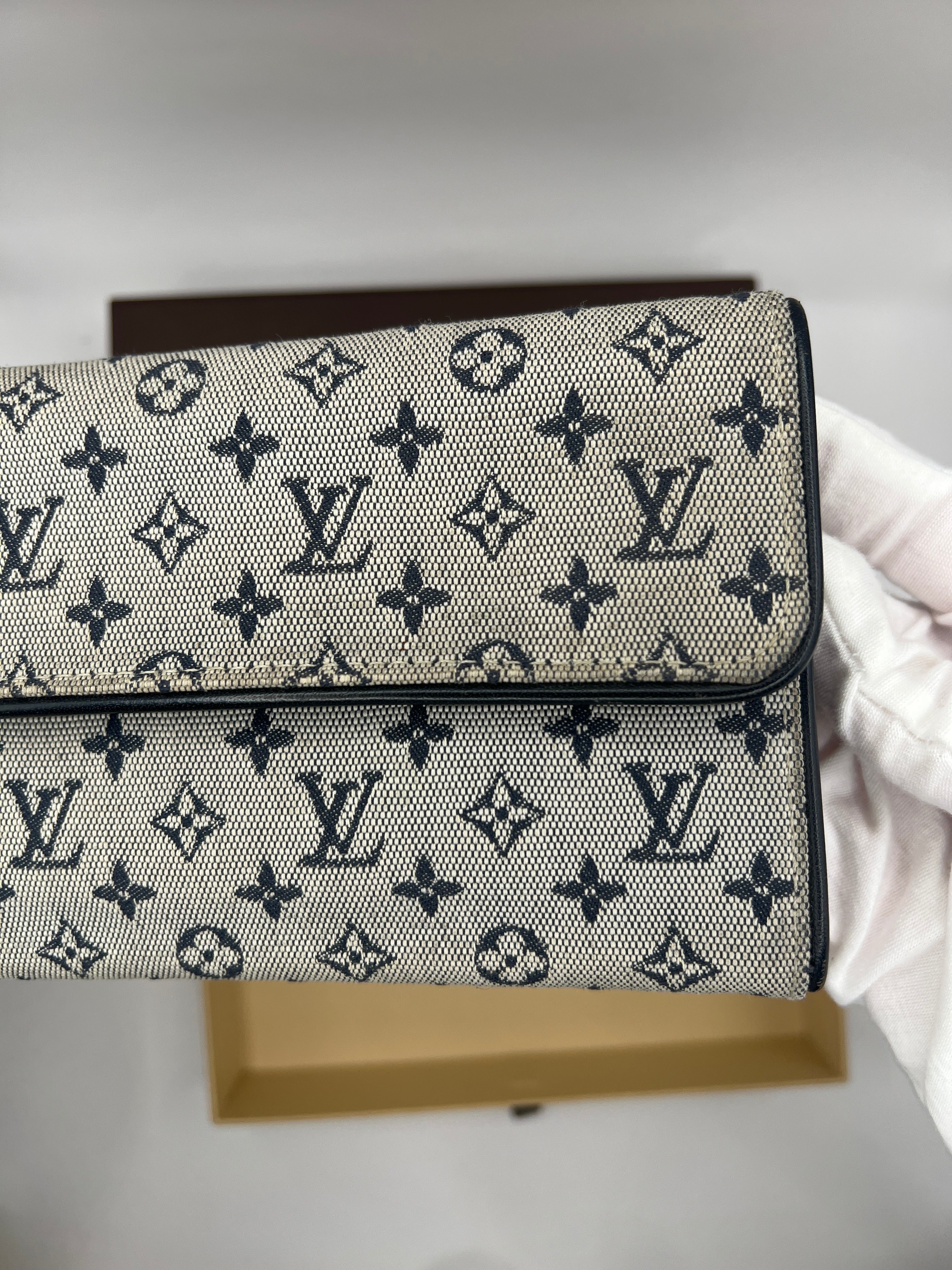 Louis Vuitton Monogram Mini Lin Sarah Wallet with Chain