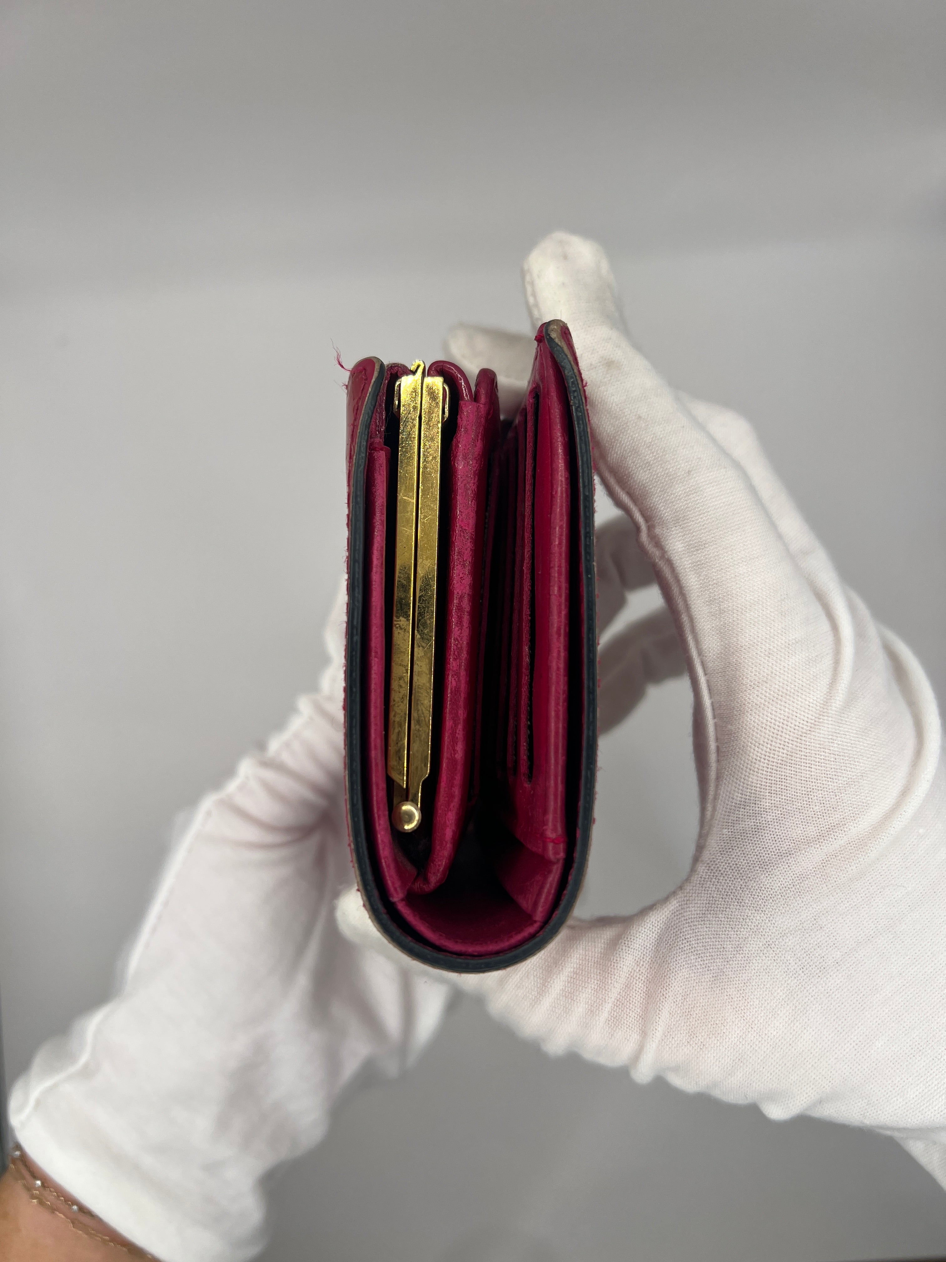 Louis Vuitton Vernis Porte-Monnaie Trésor Wallet – Pomme d’Amour Red