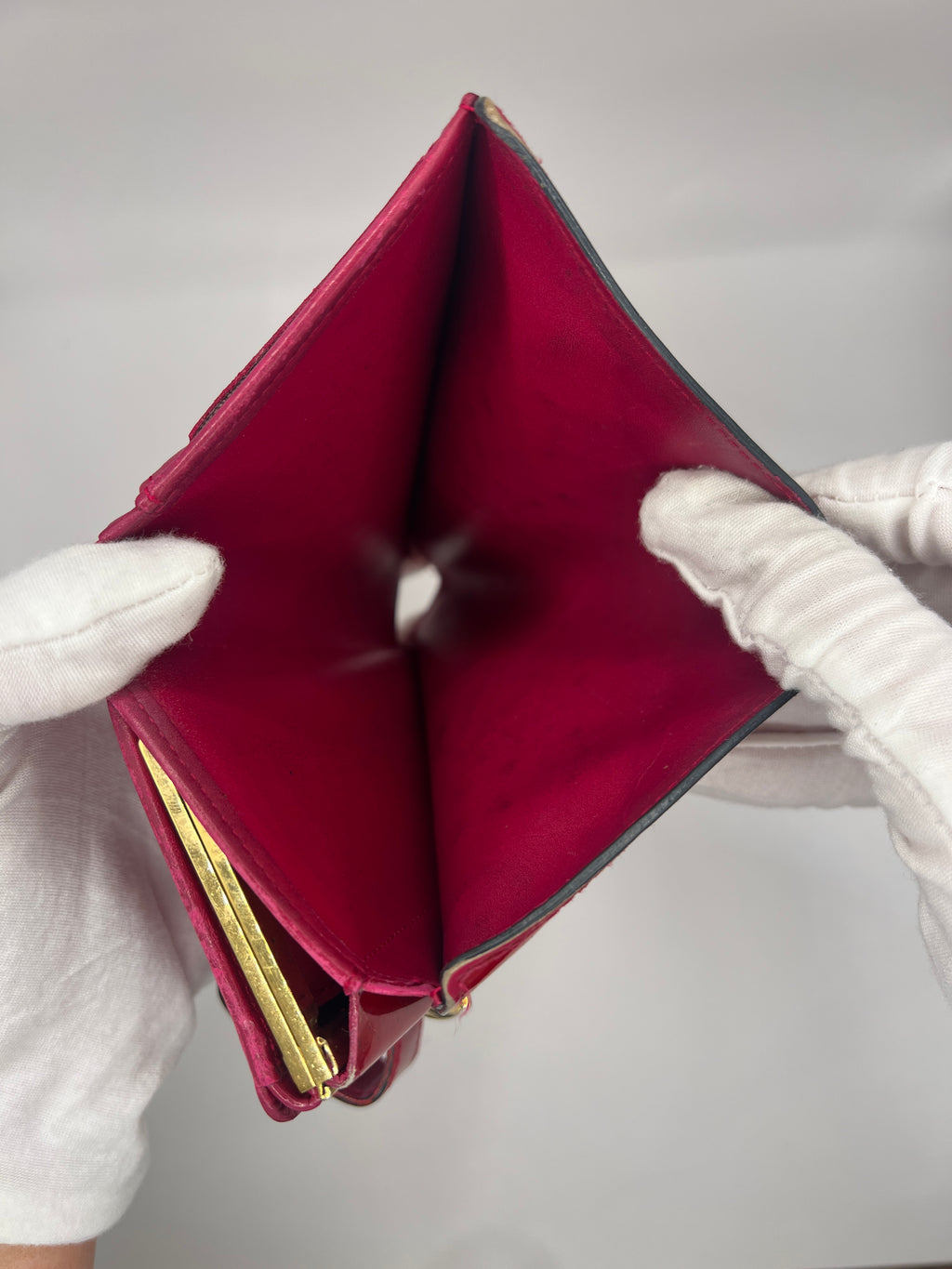 Louis Vuitton Vernis Porte-Monnaie Trésor Wallet – Pomme d’Amour Red