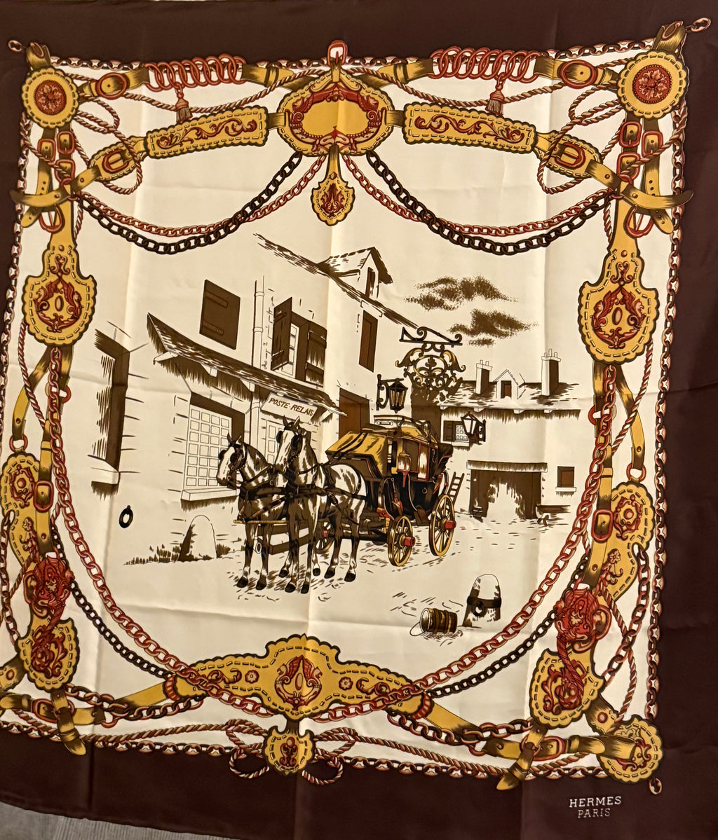 🧣 Hermès 100% Silk Carré 90 – Vintage Equestrian Carriage Scene