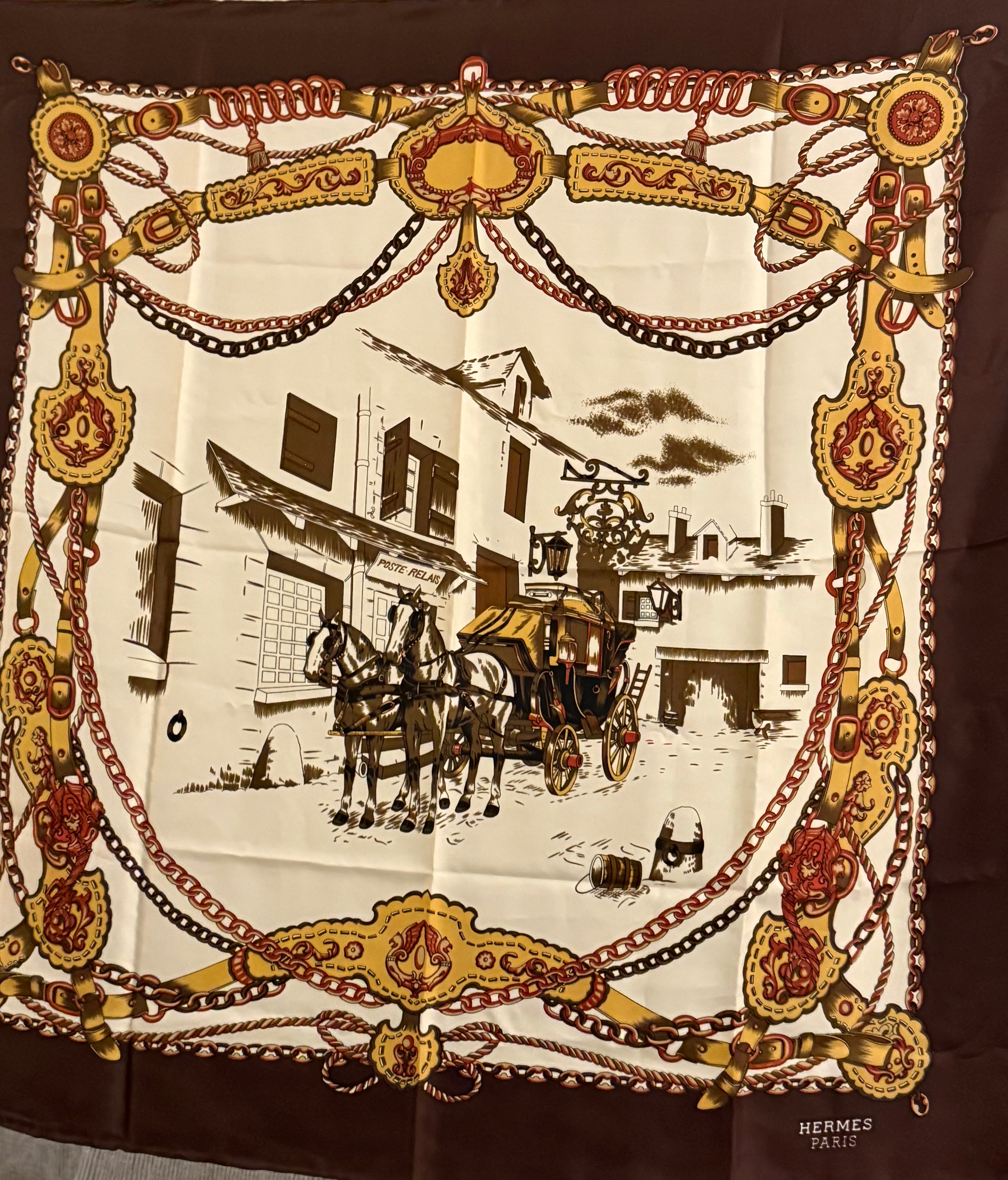 🧣 Hermès 100% Silk Carré 90 – Vintage Equestrian Carriage Scene