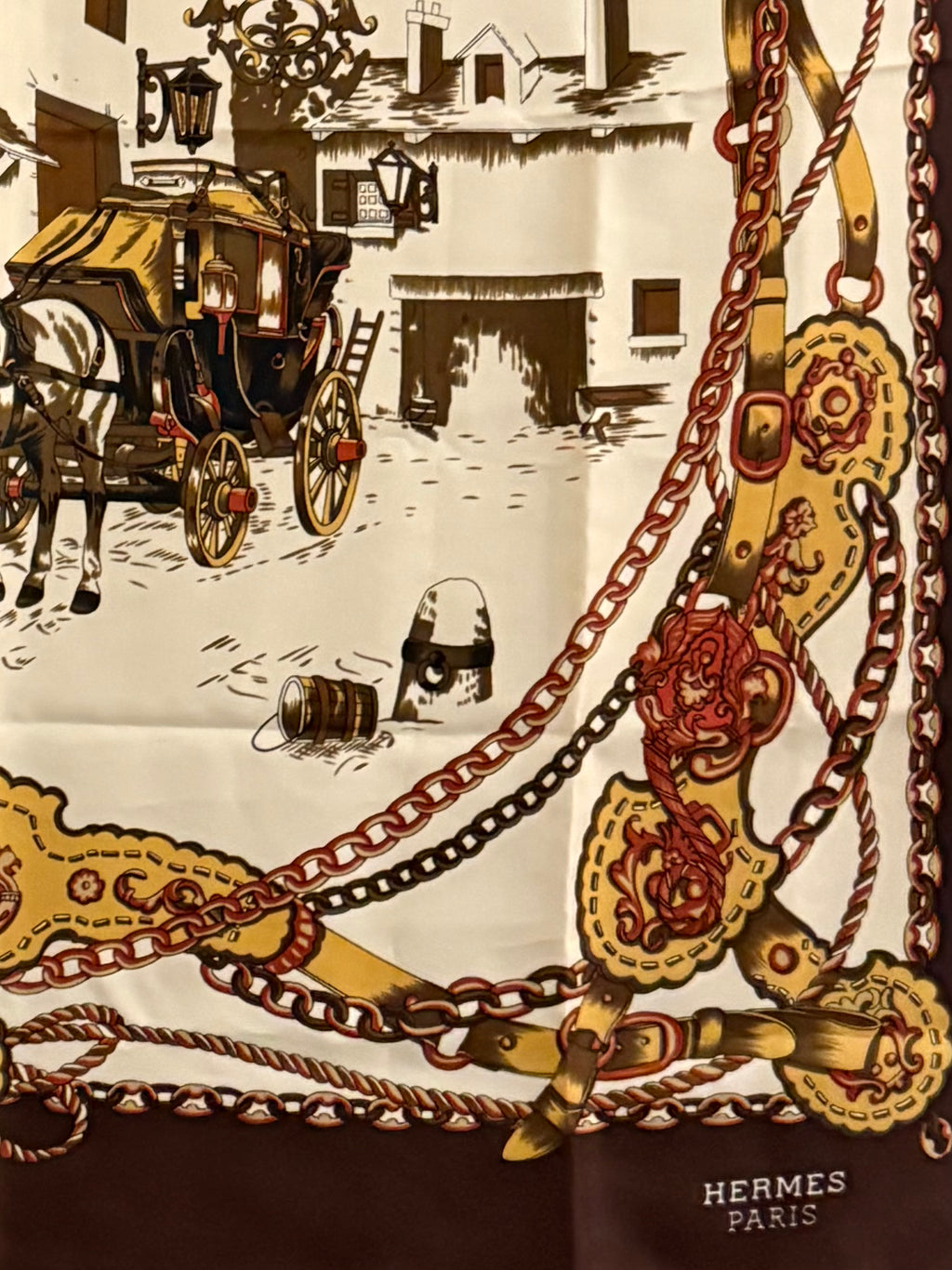 🧣 Hermès 100% Silk Carré 90 – Vintage Equestrian Carriage Scene