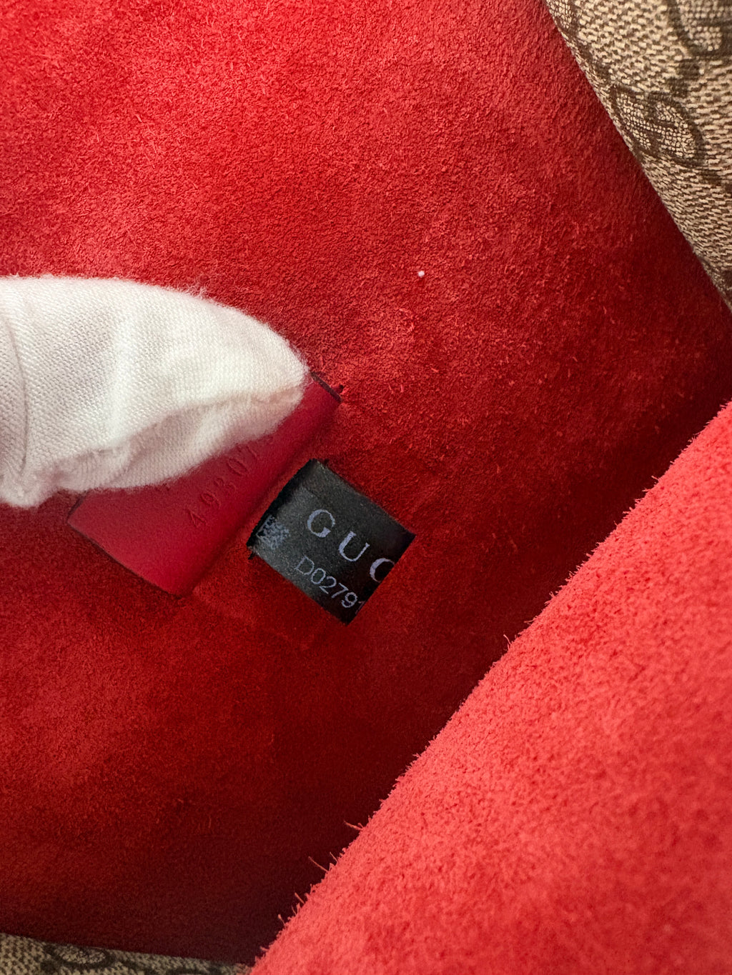 Gucci Dionysus GG Supreme Shoulder Bag