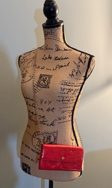 Louis Vuitton Monogram Vernis Sarah Wallet Red