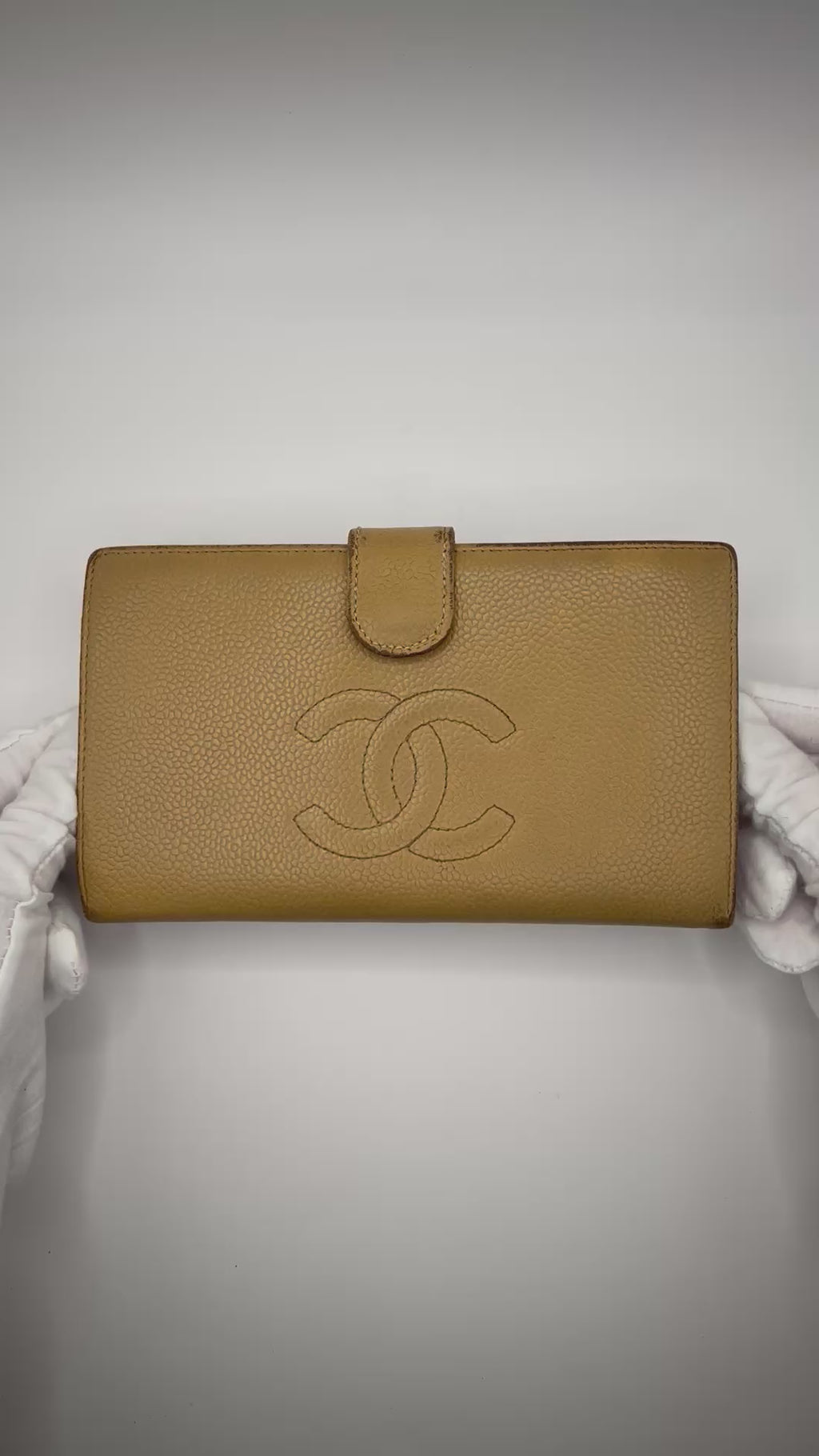 Chanel Long Wallet — Interlocking CC in Beige Caviar with Kiss-Lock Frame